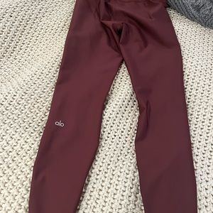 Alo 7/8 airlift high waisted leggings size small. Color cherry cola
